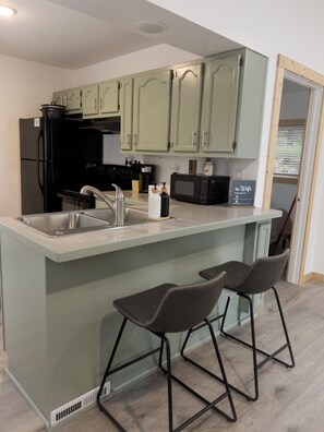 Kitchen with 2 Bar Stools