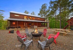 Gather around this cozy fire pit for memorable evenings with family and friends. It's the perfect setup for late-night s'mores, stories, and laughter under the stars.