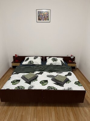 Schlafzimmer 1