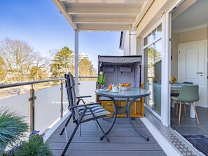 Balkon mit Strandkorb