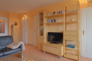 Apartment 452