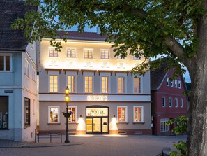 Hausansicht-Abendstimmung