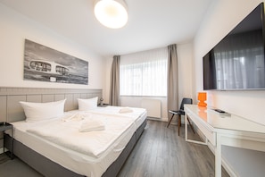 Schlafzimmer 1