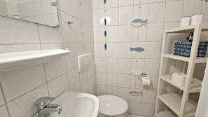 separates WC