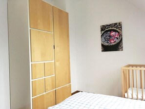 Schlafzimmer mit Doppelbett