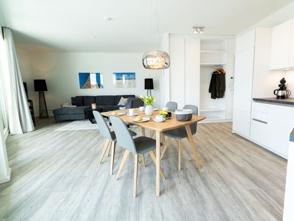 Hafenspitze App.38- Blick durchs Appartement