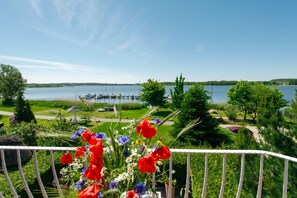 Appartement Lee mit Seeblick und Balkon (R)