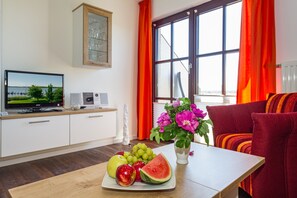 Appartement Lee mit Seeblick und Balkon (R)