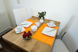 Appartement Lee mit Seeblick und Balkon (R)