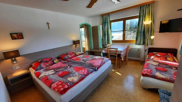 Studio für 1 - 3 Personen, Biohof Haus Wieser, Abtenau
