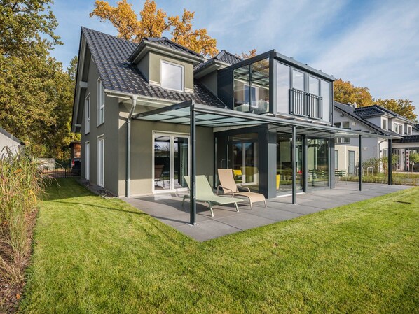 Hausansicht vom Garten