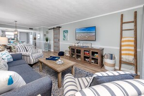 Living room with Full Size Sofa, Armchairs, and Smart TV with Cable