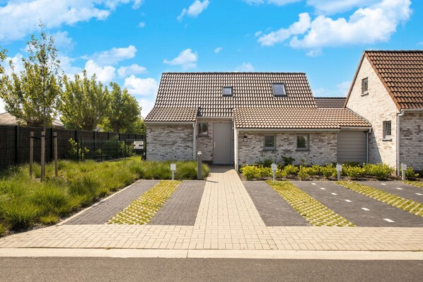 Außenseite Ferienhaus [Sommer]