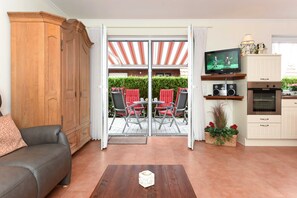 Wohnzimmer mit integriertem Küchenbereich