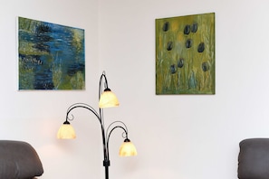 Wohnzimmer mit integriertem Küchenbereich