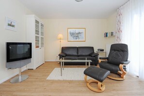 Wohnzimmer mit integriertem Küchenbereich