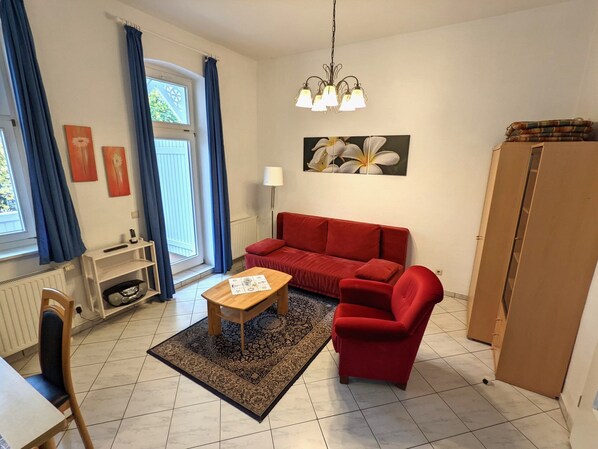 Wohnzimmer mit Schlafcouch
