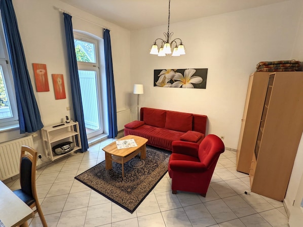 Wohnzimmer mit Schlafcouch