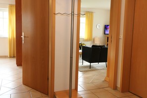 Flurbereich mit kleinem Schuhschrank