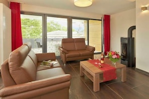 Wohnzimmer mit Kamin
