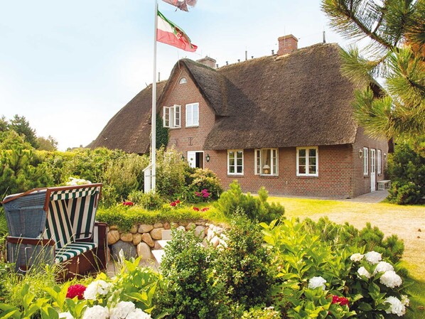 Reetdachhaus in Kampen mit Strandkorbecke