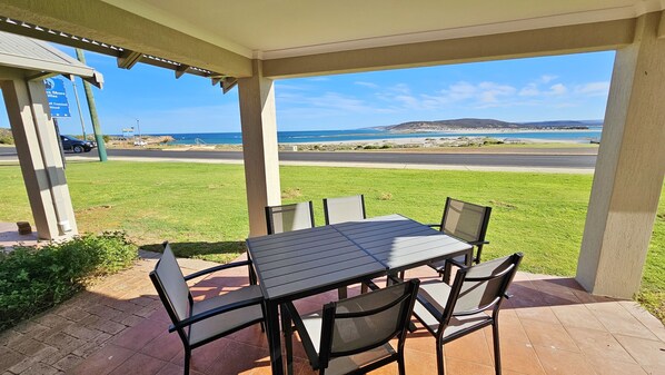 Pelican Shore Villa 5 Kalbarri Accommodation Services - Alfresco Area