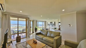 Pelican Shore Villa 5 Kalbarri Accommodation Services