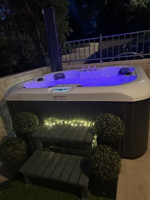 Bain à remous extérieur