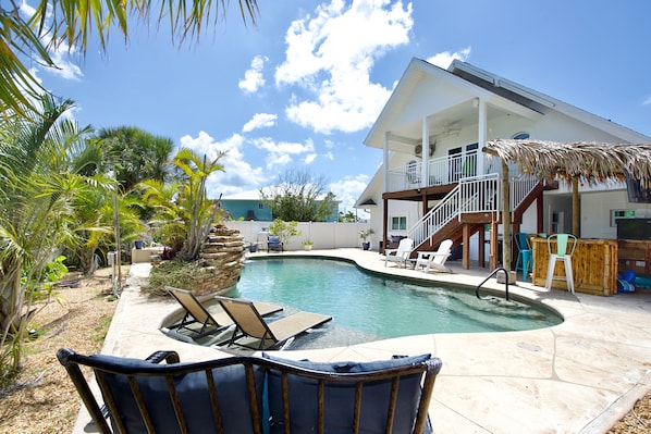 Hawkaritaville Pool