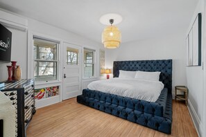 Bedroom 1 - King