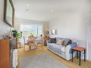 Open plan living space | Sea Breeze, Wembury