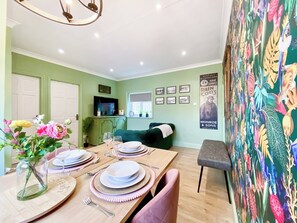 Living room/dining room | H&H-The Old Chippy, Codford, near Warminster