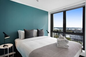 The Queen bedroom has lovely soothing colours of jade green and grey accents.