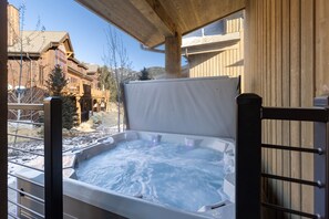 Bain à remous extérieur