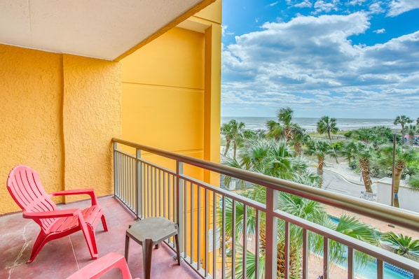 Myrtle Beach Vacation Rental | Studio | 1BA | Step-Free Access | 550 Sq Ft
