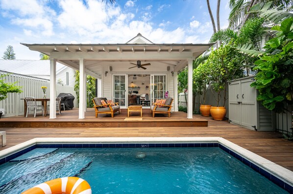 Escape to Casa Escondida!