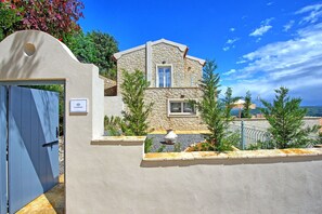 Building Exterior, Outdoor