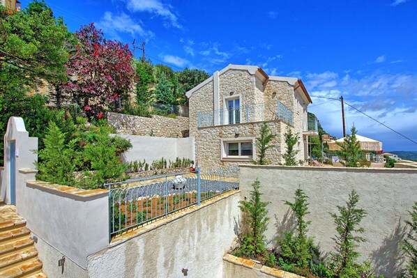 Building Exterior, Outdoor, Pool