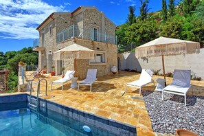 Balcony / Terrace / Patio, Building Exterior, Outdoor, Pool