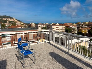 Building Exterior, Common Room, Scenic View