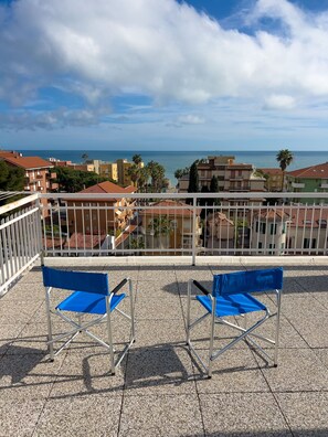 Building Exterior, Common Room, Scenic View