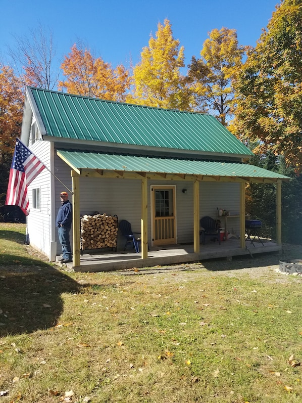 Welcome to The Scott Camp Cottage! Husband excluded!!! Book, Visit, Experience!