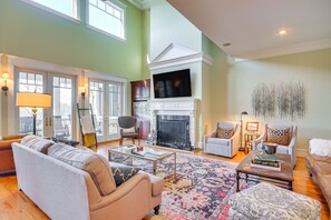 Living Room | Fireplace | Central Air Conditioning/Heat | 1st Floor