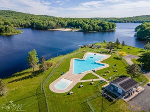 Arrowhead Lake - Island Pool 
