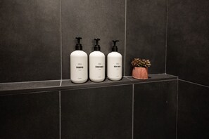 Bathroom amenities