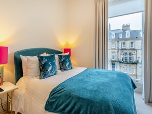 Double bedroom | Everley - Derwent House Apartments, Scarborough