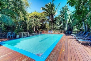 Communal Pool to cool off and have fun with the family! 