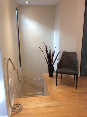 Staircase to lower level (main exclusive entrance) 