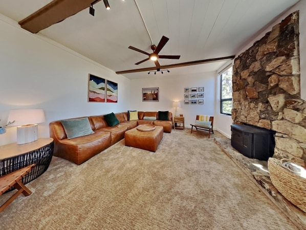 Open Slopeside 2 Bedroom Condo