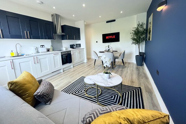 Spacious living area with 42" smart TV with free Netflix.